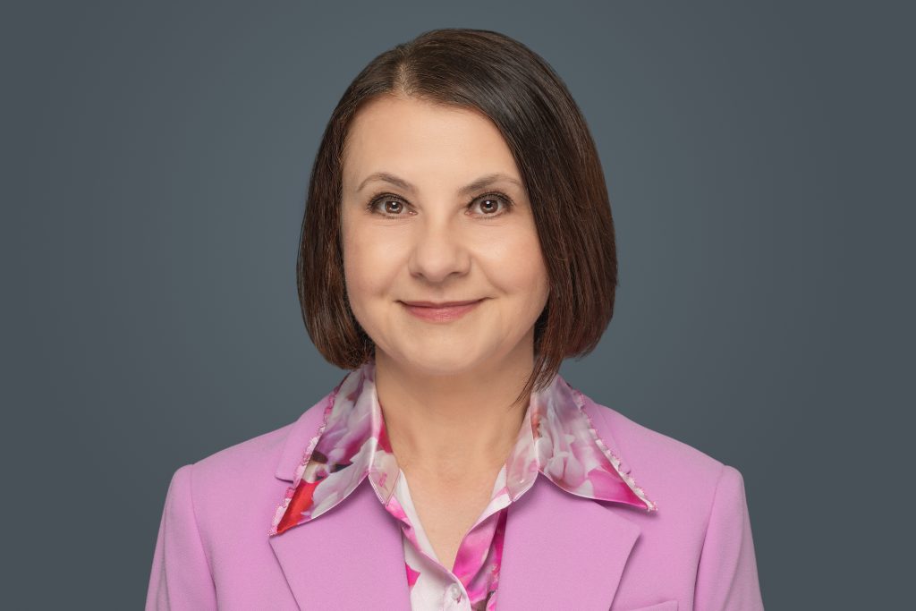 Dr. Elena Tomasi, cosmetic, implant and family dentist in Southbury CT